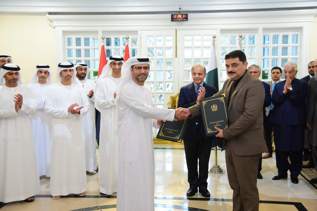 PakrailPK's tweet photo. Prime Minister Muhammad Shehbaz Sharif witnessing exchange of MoUs between Pakistan and Abu Dhabi Ports in Islamabad on 8 November 2024. https://t.co/ApYyTTMJWT
