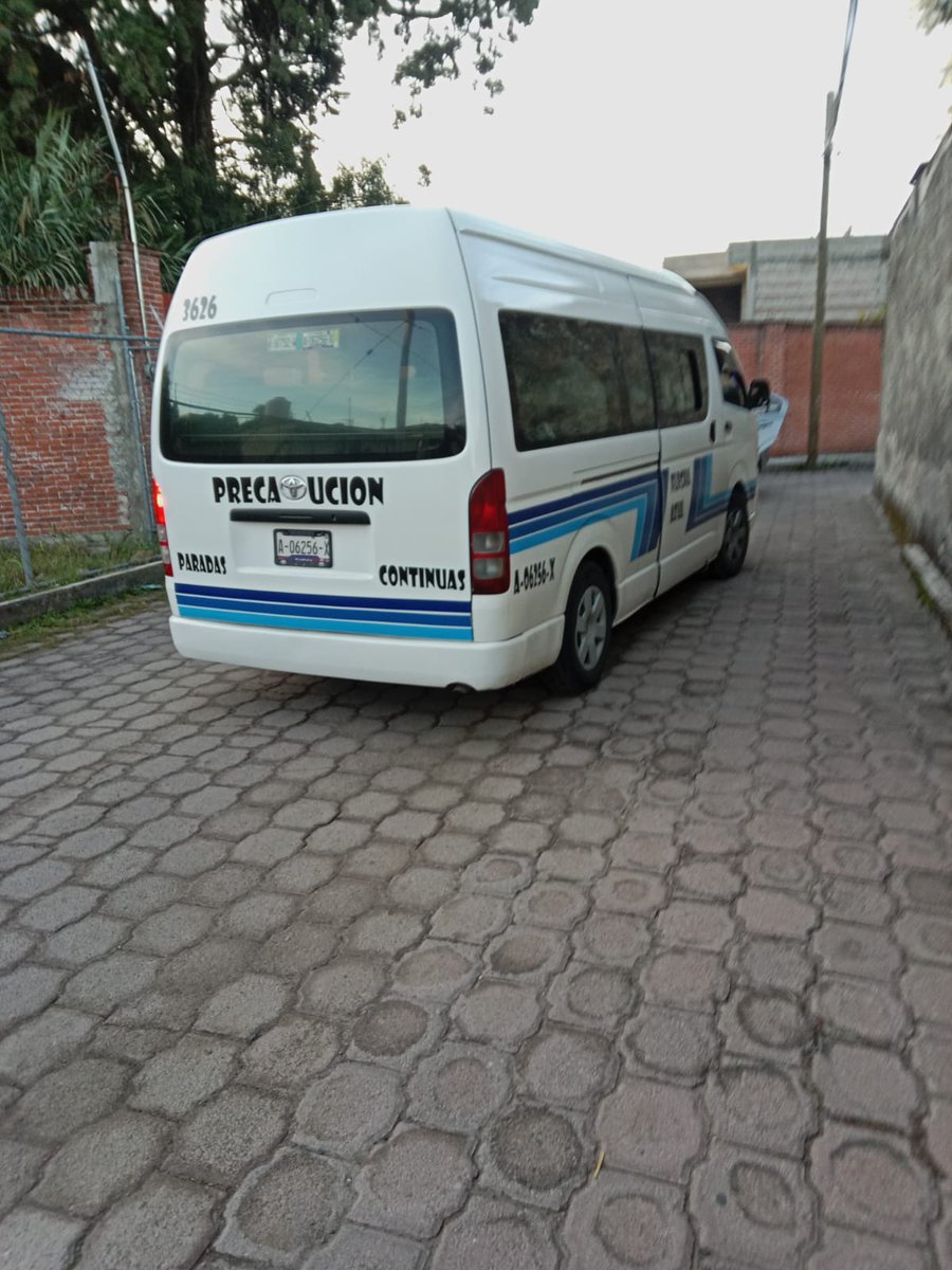AbrahamJesusAc4's tweet photo. #Observadortlaxcaltec
Estalló el conflicto en papalotla contra camionetas de Flecha Azul.Agremiados de colectivos cansados de"no poner orden la Secretaria de Movilidad,hoy,"el servicio  que opera con unidades Fuera de Ruta así como placas sobre puestas y cobros excesivos", segun https://t.co/aYmuSjoH2S