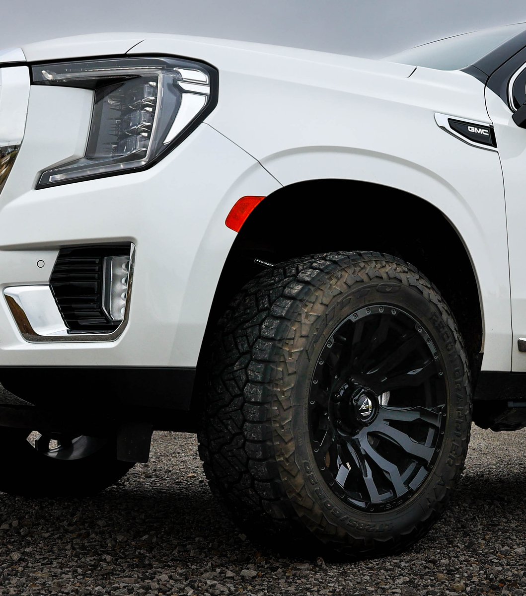calcustomsfs's tweet photo. All dressed up and ready to ride! This GMC Yukon XL got the full treatment—3” lift, 20” Fuel Wheels, Nitto Recon Grappler tires, AMP steps, a black roof wrap, and tinted windows. Style and strength all in one package! Where would you take this beast?
#GMC #gmcyukon #liftkit https://t.co/EyPnBYkMQJ
