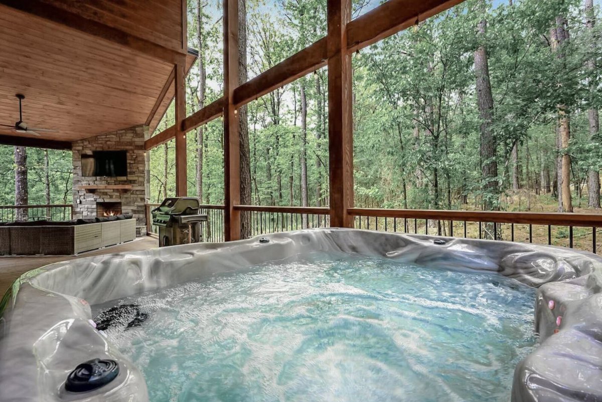 We found the perfect luxury cabin retreat for you 👀 This newly built luxury cabin is nestled amidst the serene piney forest 🌲 See more and book here:  wegolightly.com/rooms/883015/ #WeGolightly