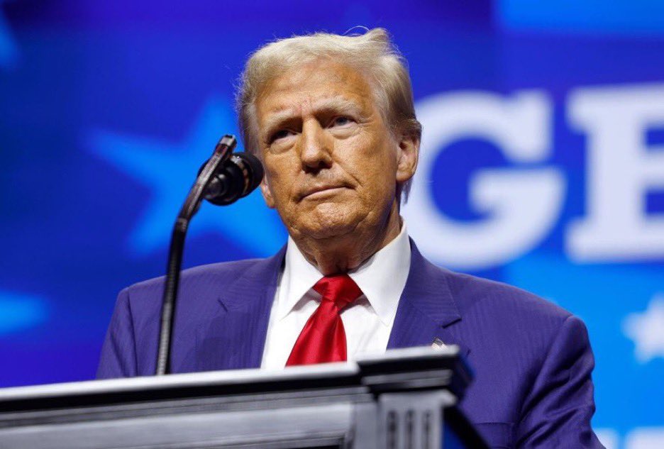 eduardomenoni's tweet photo. 🚨 ÚLTIMA HORA: Se CONFIRMA  un Complot iraní para asesinar al presidente electo Donald Trump, que fue frustrado antes de las elecciones. 🇺🇸 ¿Estás de acuerdo en que Trump acabe junto a Israel al régimen terrorista de Irán por amenazar su vida? https://t.co/aC9juekI1W