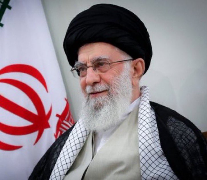 eduardomenoni's tweet photo. 🚨 ÚLTIMA HORA: Se CONFIRMA  un Complot iraní para asesinar al presidente electo Donald Trump, que fue frustrado antes de las elecciones. 🇺🇸 ¿Estás de acuerdo en que Trump acabe junto a Israel al régimen terrorista de Irán por amenazar su vida? https://t.co/aC9juekI1W