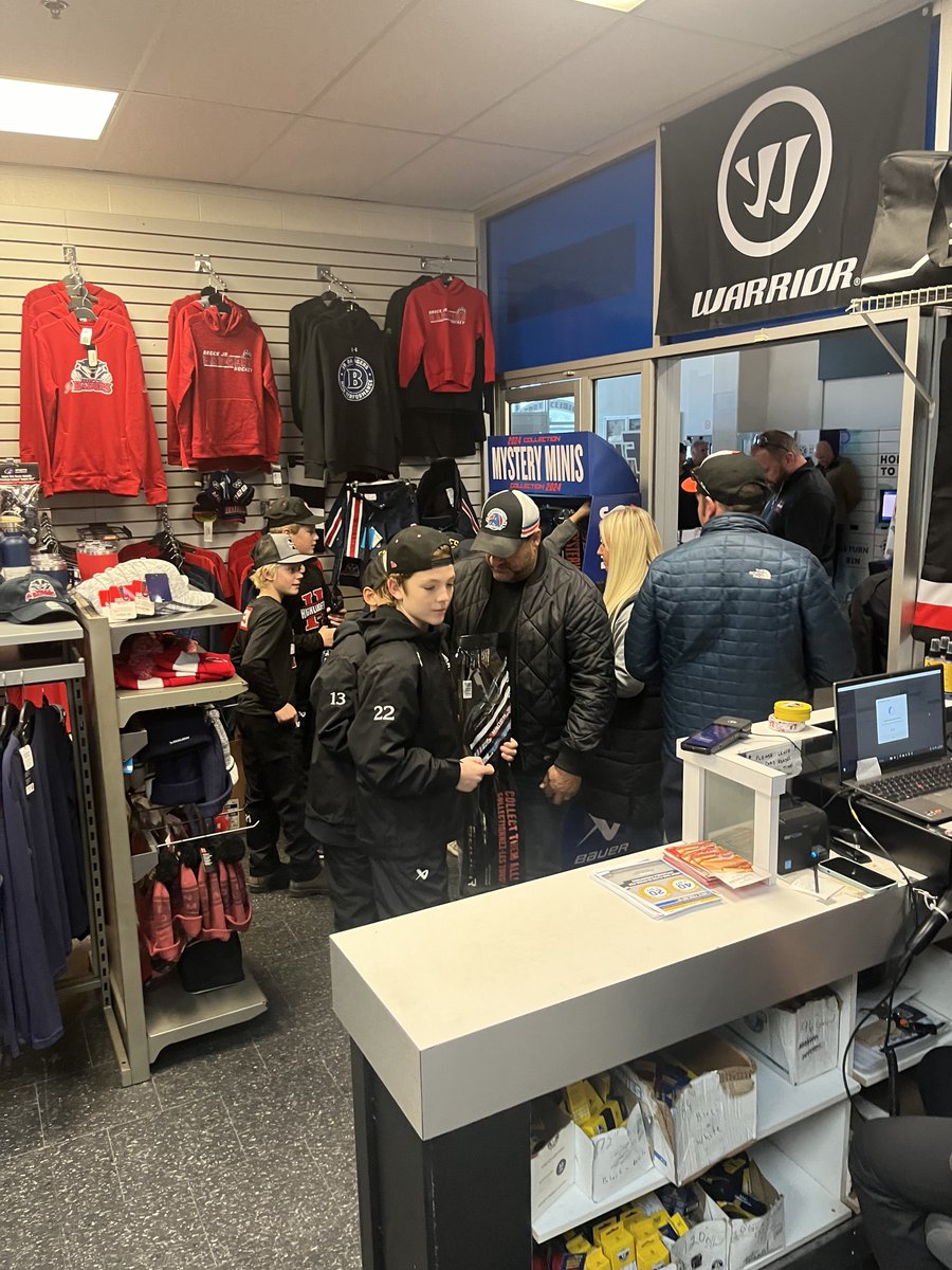 The puck has dropped at the Niagara North Front Row Sports Classic! 

Come see Aaron and McKenna at our Seymour-Hannah Sports Complex Pro-Shop.