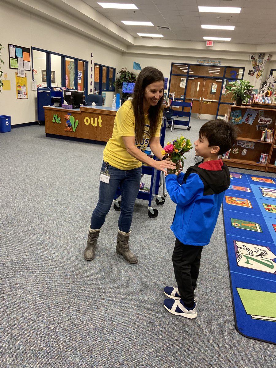 OakRidgeFISD's tweet image. Project Kindness! Delivering smiles and treats to teachers this last week! #projectkindness