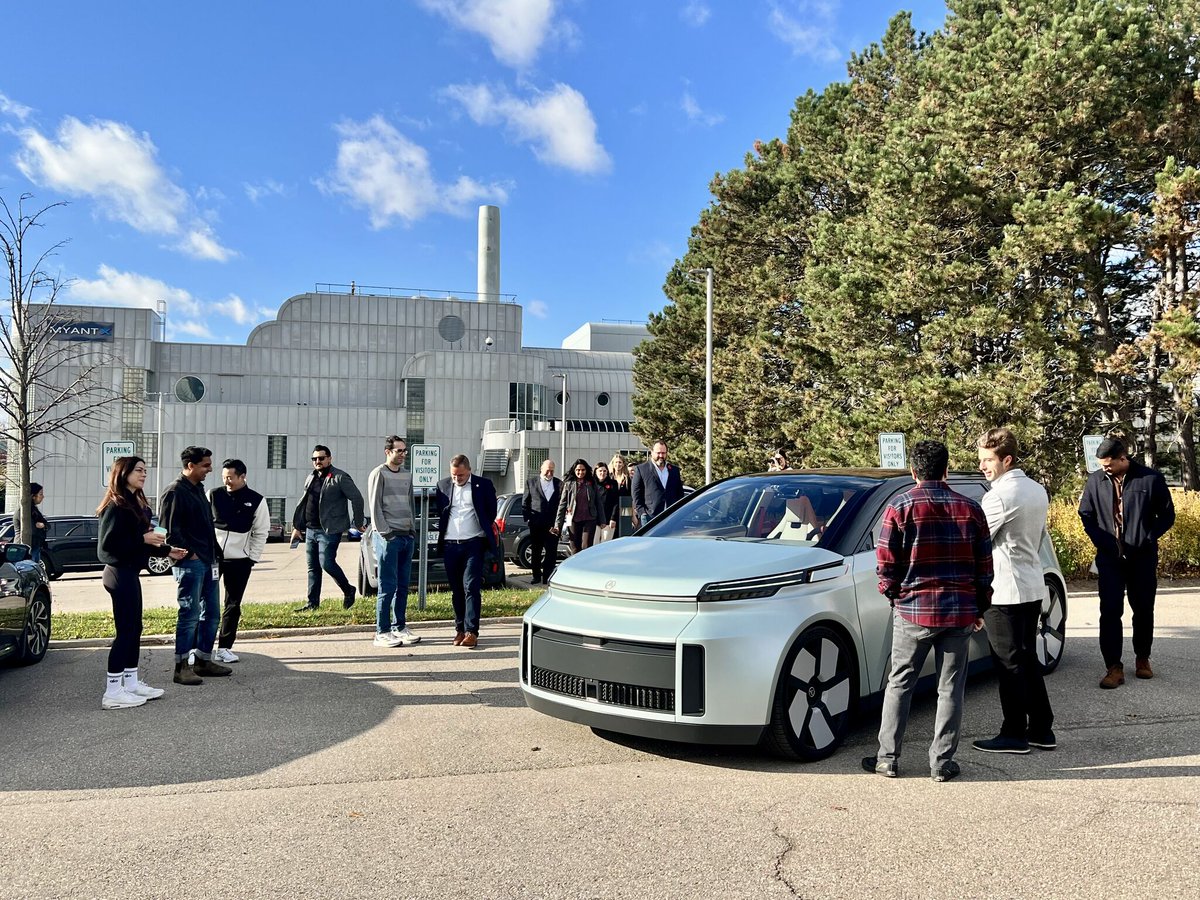 APMACanada's tweet photo. Today, Minister @FilomenaTassi joined us at
@MyantInc to announce $7M in #GoC support for #ProjectArrow 2.0! This investment powers 75+ 🇨🇦 innovators in zero-emission vehicle manufacturing. With 6 new ZEVs on the way, APMA is advancing tech, jobs and investment.  

#TeamCanada https://t.co/ZWDa3WQI0I