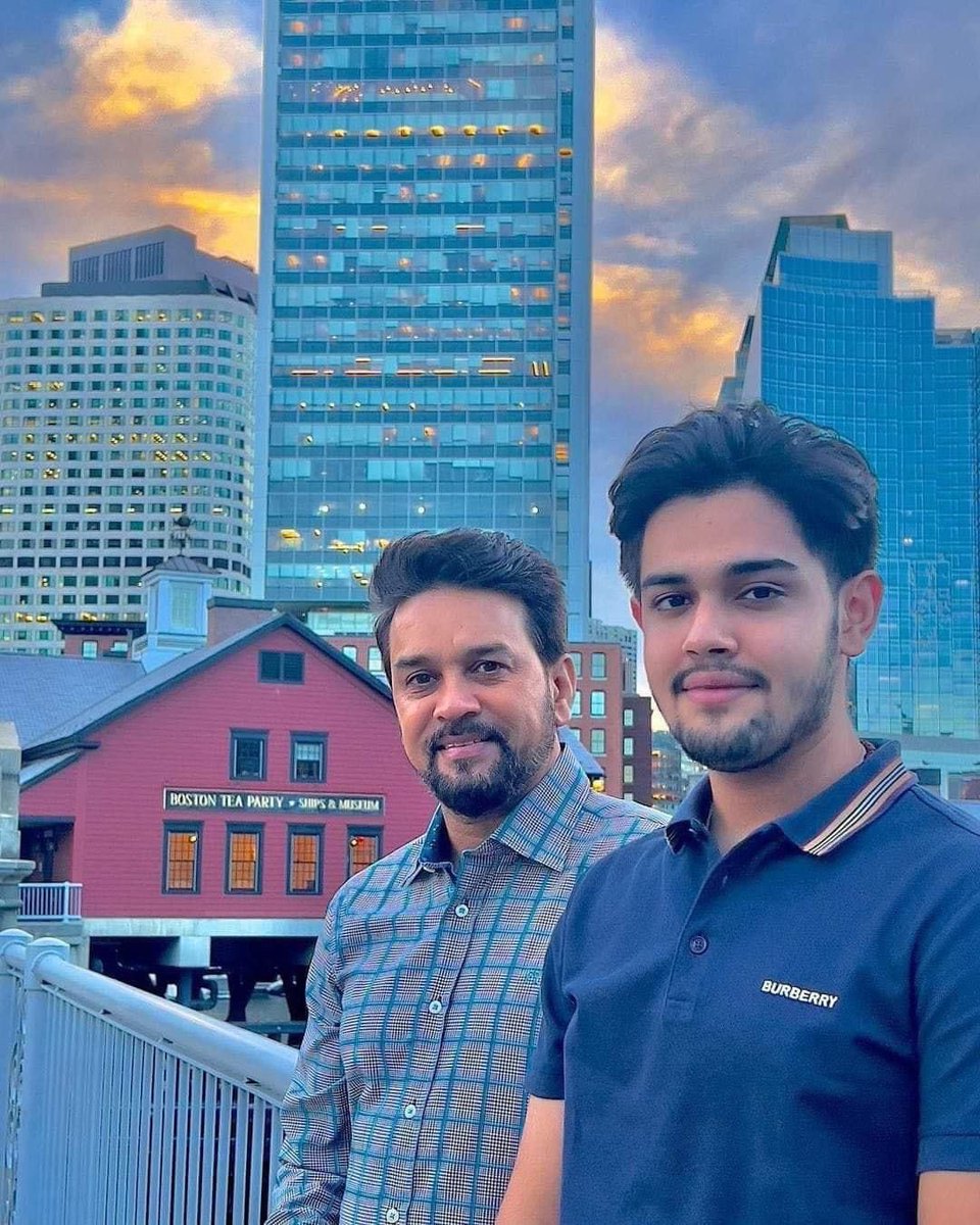 Azamch16's tweet photo. @ianuragthakur पढ़ लिख कर बड़ा आदमी बनने के लिए बेटे को अपने विदेश भेज दिया और यहाँ 2 वक़्त की रोटी के लिए जूँझते लोगो को काटने और बाटने में पूरी ताकत लगा रहे है। https://t.co/qa4dVTlXhy