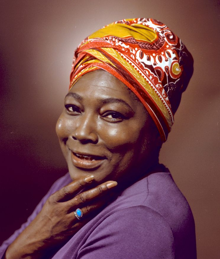 NLCarolynMuse's tweet photo. Remembering film/stage/television actress Esther Rolle, who was born #OTD (November 8th) in 1920. #OneLifetoLive #Maude #CleopatraJones #DontPlayUsCheap #GoodTimes #SummerofmyGermanSoldier #FlamingoRoad #DrivingMissDaisy #SingerandSons #Rosewood #DownintheDelta https://t.co/mGFdx06fwG