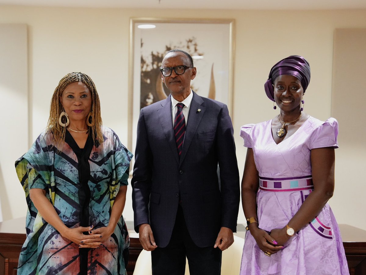ahunnaeziakonwa's tweet photo. Thank you President @PaulKagame for your outstanding leadership in hosting #YouthConnektAfrica2024. It was an inspiring time discussing with H.E. as we gear up for the launch of @timbuktooAfrica’s #HealthTechHub tomorrow. Exciting times ahead! https://t.co/6kFbqswfTX