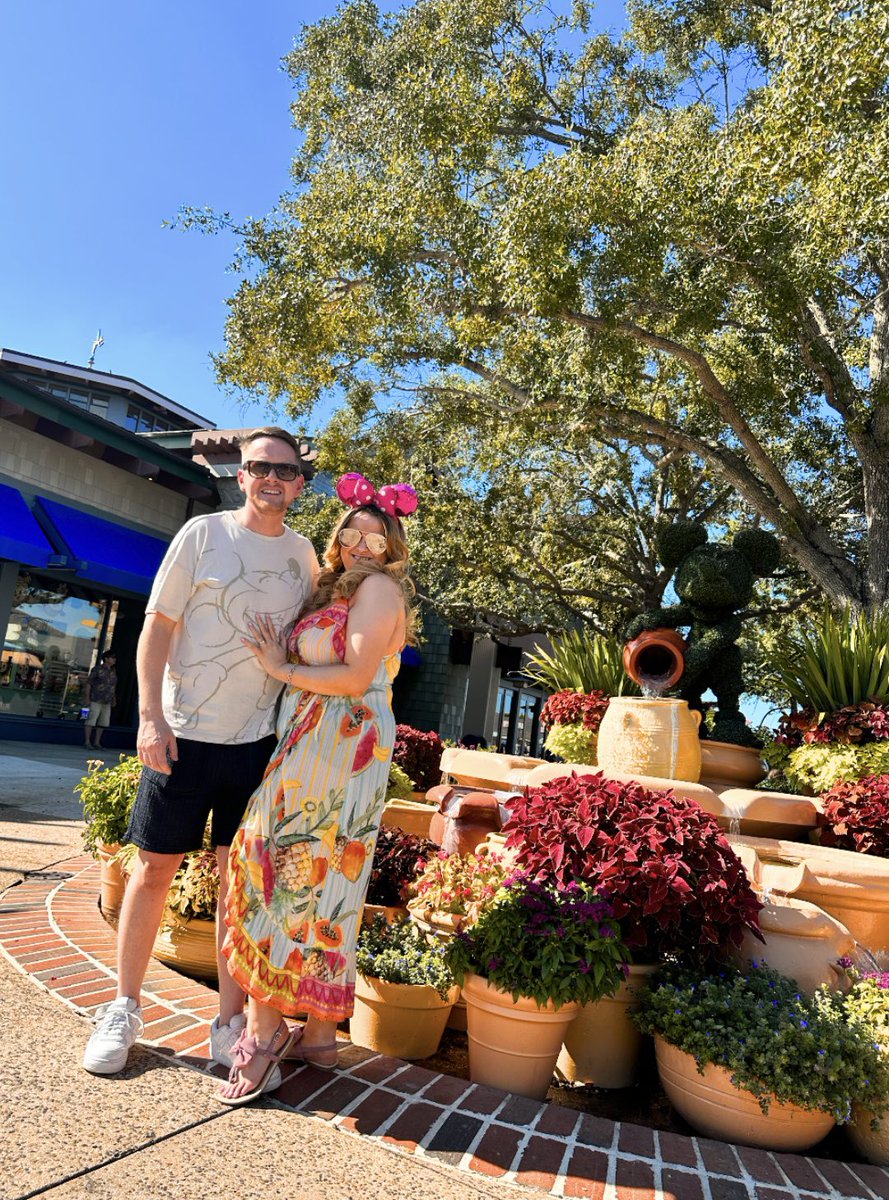 WooHoo It's Our Favorite Day Of The Week, It's Friday 🎉

#DisneySprings 

We Hope You All Have A Wonderful Weekend &amp; Have Fun

There Is So Many Amazing Things To Do This Weekend Here In #Orlando
Check Out Our Full Guide
GottaGoOrlando.Com 

#WaltDisneyWorld
<a href="/DisneySprings/">Disney Springs</a>