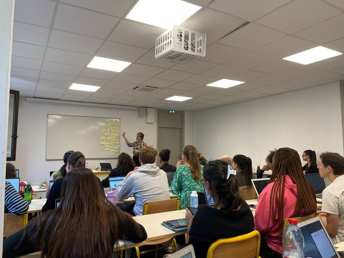 L'Institut d'Études Humanitaires a le plaisir de clôturer la semaine thématique "Droit International Humanitaire" en remerciant chaleureusement M. Jacques Pinatel, Mme. Charlotte Cros, et Mme. Julia Grignon, pour  leurs #séminaires enrichissants.

<a href="/LudoHennebel/">Ludovic Hennebel</a> <a href="/HeleneTigroudja/">Hélène Tigroudja</a>
