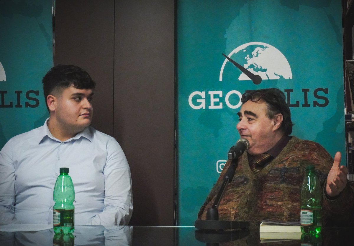 📷 Alcune foto della presentazione del libro  "𝗚𝗘𝗢𝗣𝗢𝗟𝗜𝗧𝗜𝗖𝗔. 𝗖𝗼𝗺𝗽𝗿𝗲𝗻𝗱𝗲𝗿𝗲 𝗶𝗹 𝗻𝘂𝗼𝘃𝗼 𝗼𝗿𝗱𝗶𝗻𝗲 𝗺𝗼𝗻𝗱𝗶𝗮𝗹𝗲", di 𝗔𝗹𝗱𝗼 𝗚𝗶𝗮𝗻𝗻𝘂𝗹𝗶

🤝 Grazie al pubblico e ai relatori per l'interessante dibattito,  Mediateca Guglielmi e Ponte alle Grazie!