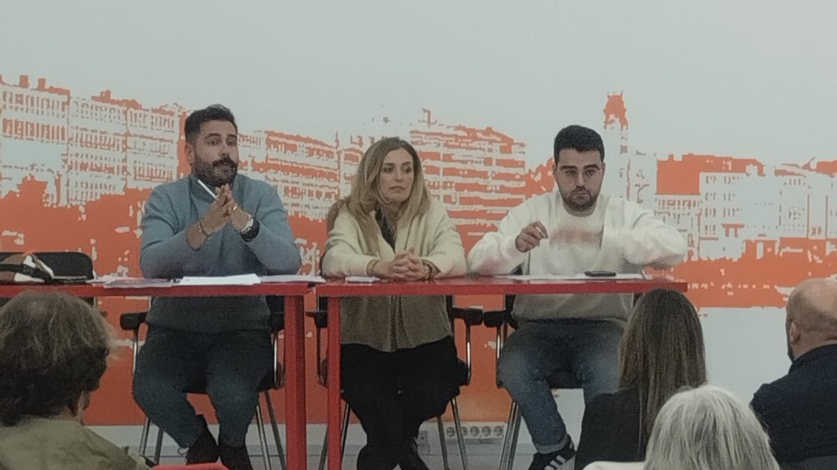 XSG_Coruna's tweet photo. 🔴 Hoxe celebramos Asemblea Extraordinaria do @PSOE_Coruna, onde debatimos as enmendas á Ponencia Marco e Estatutos de cara ao 41° Congreso Federal do @PSOE.

👉🏼 Seguimos construíndo presente

#AMocidadeQueMereces /❤️ https://t.co/woh5v2cLYK