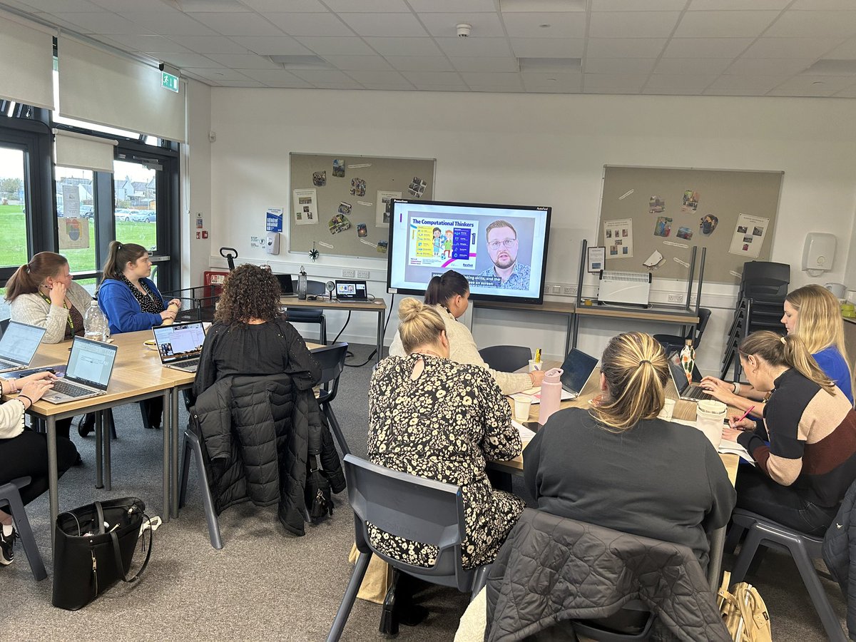 AJOBPickard's tweet image. Had a lovely afternoon yesterday talking about teaching #ComputingScience in p1, we talking about unplugged, cross-curricular activities, computational thinking skills & even had time for a digi-dabble
@SpheroEdu @stacshq @BarefootComp @DrChips_