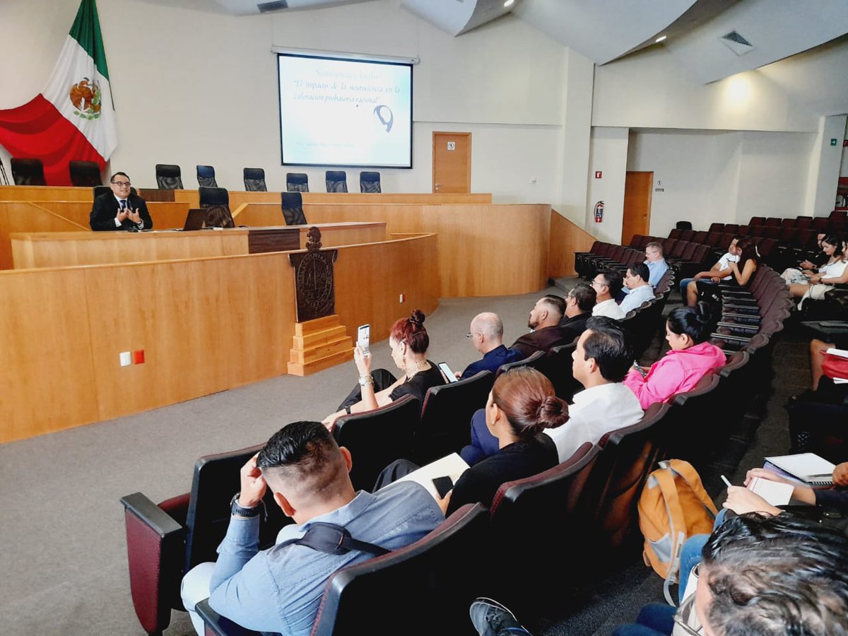 Por tercer día consecutivo se lleva a cabo el “2º Congreso Internacional de Neurociencias Aplicadas al Derecho”, #EstaMañana se realizaron las ponencias "Neurociencias y la valoración probatoria racional" a cargo del Magdo. Alejandro Magno González Antonio.