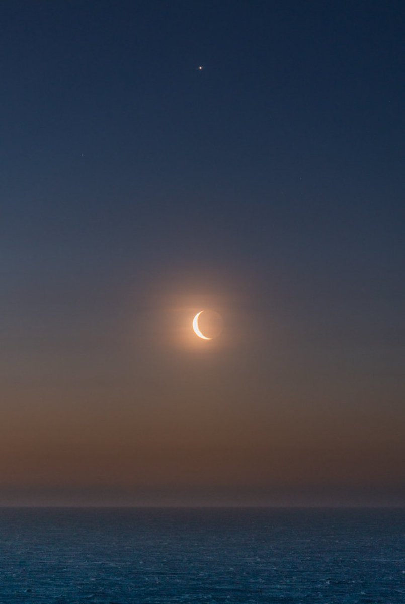 astro4pics's tweet photo. Moon over Antarctica https://t.co/SbK4yVENk6