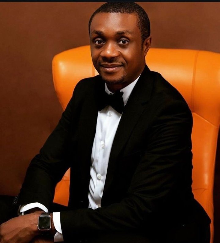 "Things are hard, Help people in need if you have the capacity" – Nathaniel Bassey urges nigerian after seeing a man search for food in the trash. 

(Konji National Grid Laycon Lojay Savannah Bank Angelique Kidjo)