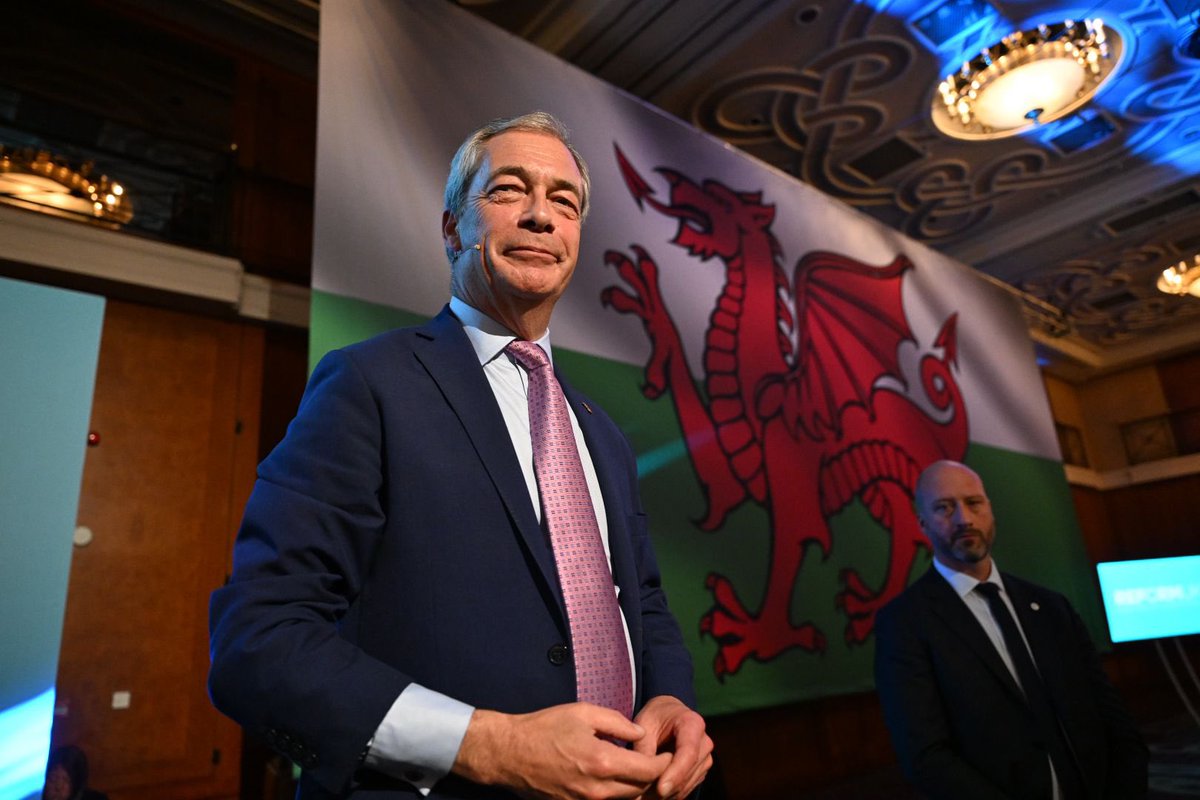 Nigel_Farage's tweet photo. Reform UK is now the real opposition to Labour in Wales. 🏴󠁧󠁢󠁷󠁬󠁳󠁿 https://t.co/xlpNrhO7Eh