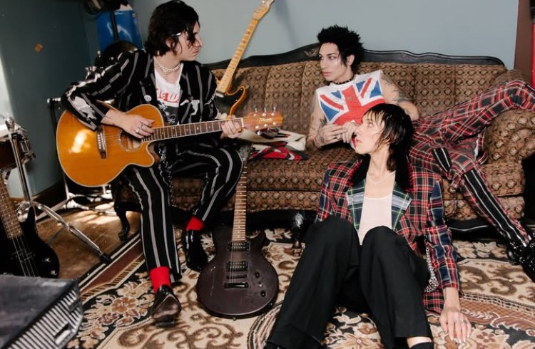 fevernightmares's tweet image. less than 24h until THE concert!!!!🇬🇧