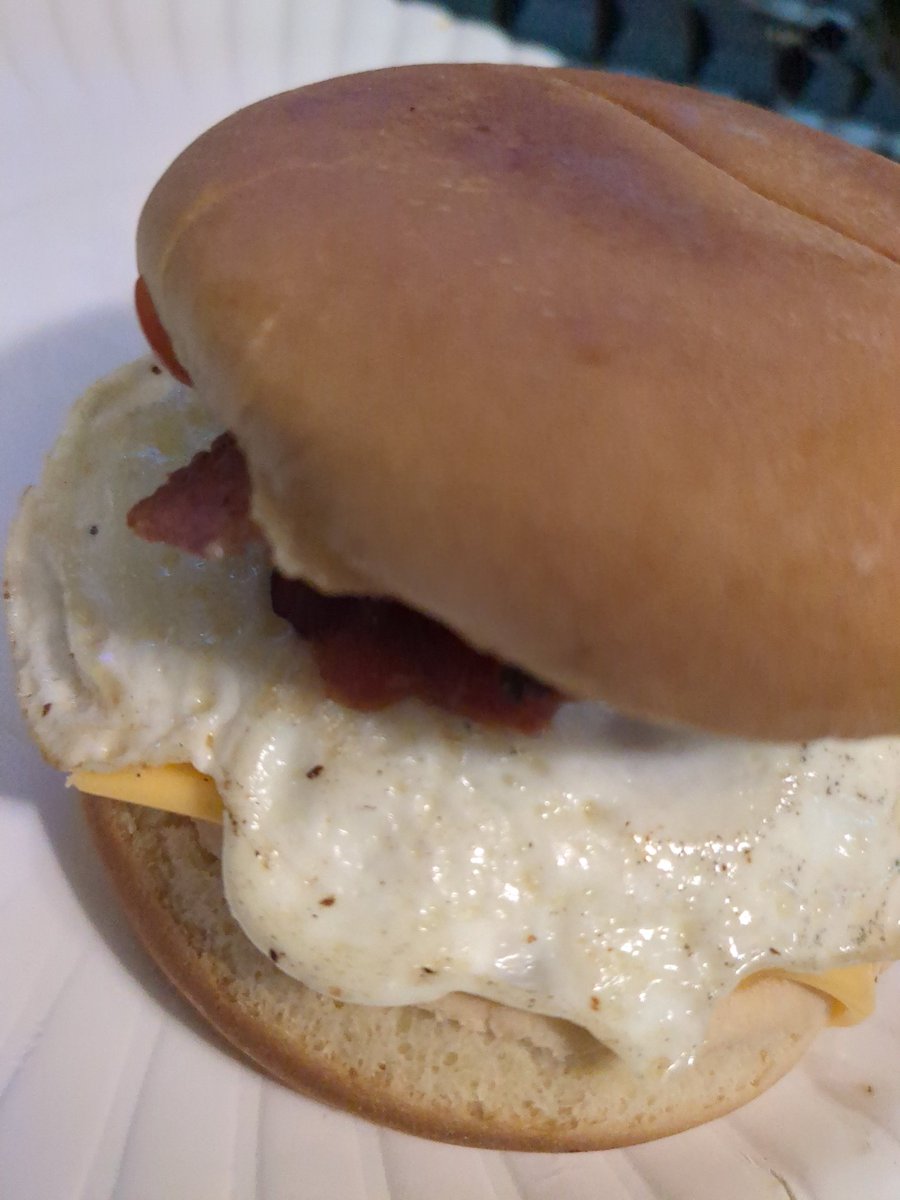 Merpxican's tweet photo. Breakfast. Mini burger with over medium egg,cheese, bacon and ketchup. Cheese cake from Sam's club was from a day or two ago https://t.co/auIxfX85m7