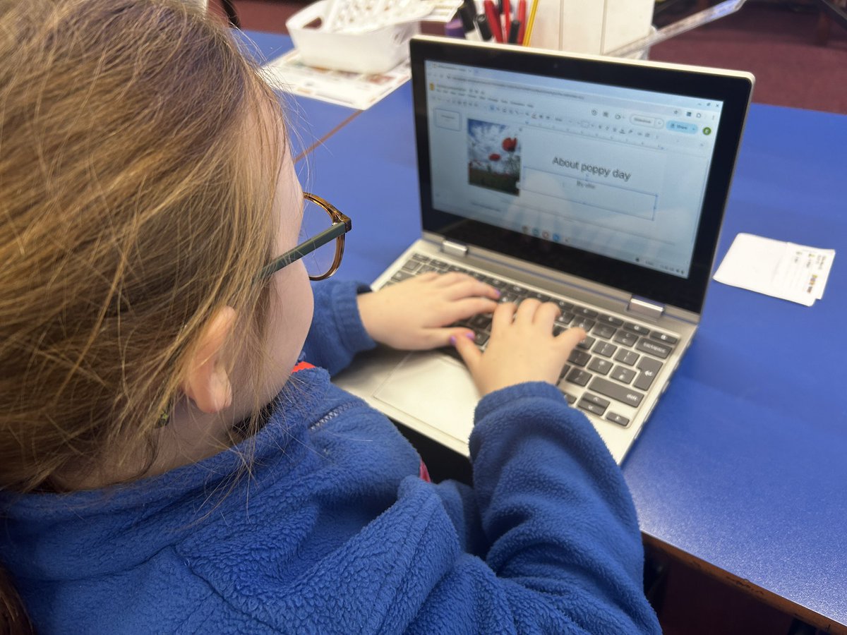 fitzwilliamY3's tweet image. A great day today in Year 3. We’ve been using our ICT skills to create a PowerPoint presentation on facts about Remembrance Day.
