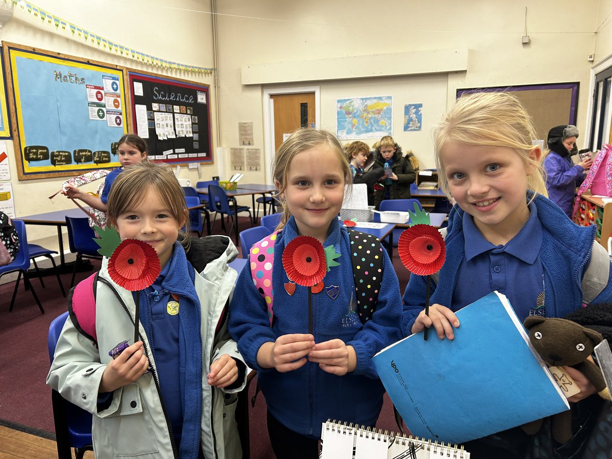 fitzwilliamY3's tweet image. A great day today in Year 3. We’ve been using our ICT skills to create a PowerPoint presentation on facts about Remembrance Day. We’ve also created our own poppies.