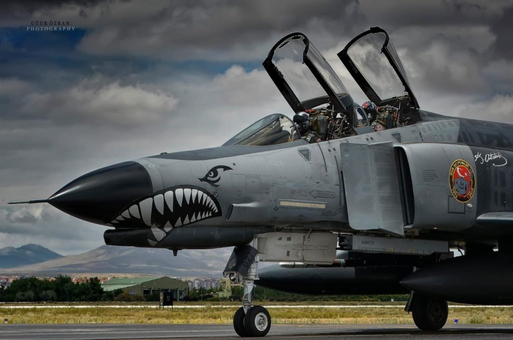 f_aykacofficial's tweet image. Kaçma hewal baban geldi :) #f4e