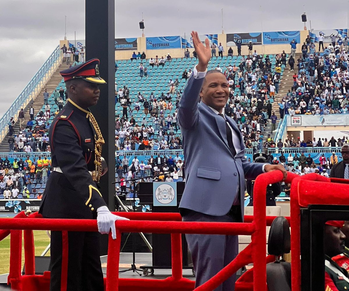 TheHTAfrica's tweet photo. Picture Story: Beautiful moments from the Inauguration of the 6th President of Botswana🇧🇼, Duma Gideon Boko.

Cc: @yaronafm 
.
.
.
#Botswana #DumaBoko #BokoInauguration https://t.co/stUGtbf65e