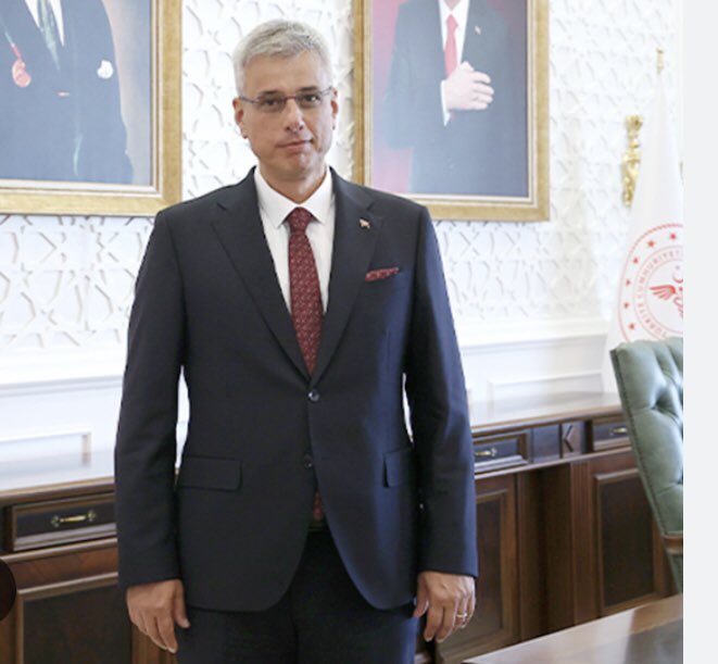 drhalil61's tweet photo. Dokunma dokunma, kırılır kalbim #reçetemedokunma
Kırma kırma, seven kalbimi kırma
Dokunma #reçetemedokunma 
Vurupta kırıpta, kanatıp cana dokunma
Anlaşmak bir bakış
Bazen de yönetmeliği geri çekmek demektir
Zor değil, zor değil sayın bakanım @drmemisoglu @AHEF2008 https://t.co/XPt05dpGzR
