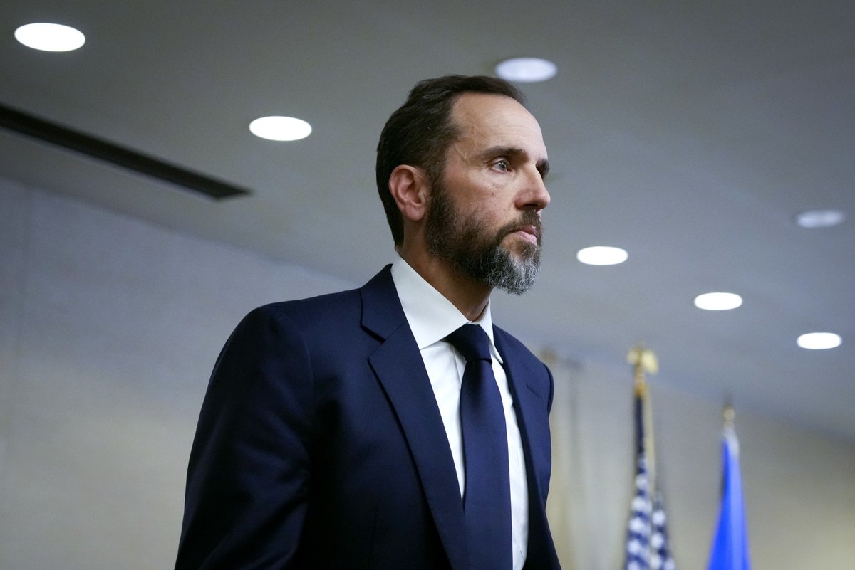 QUE DIZZLE(D) πΊπ²πππ³οΈβπ (@dizzle_que) on Twitter photo Now that the Department of 'Justice' is dropping Trump's cases like flies, SHOULD JACK SMITH LEAK ALL OF THE EVIDENCE HE ACCUMULATED ON DONALD TRUMP?
YES OR NO πΊπΈππ Now that the Department of 'Justice' is dropping Trump's cases like flies, SHOULD JACK SMITH LEAK ALL OF THE EVIDENCE HE ACCUMULATED ON DONALD TRUMP?
YES OR NO πΊπΈππ