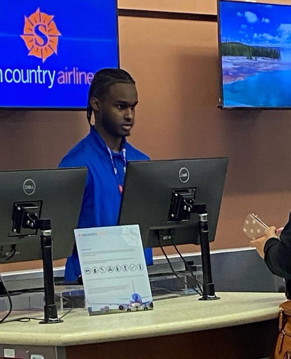 Bronny James spotted at Los Angeles International Airport 👀

(Via <a href="/flyLAXairport/">LAX Airport</a>)