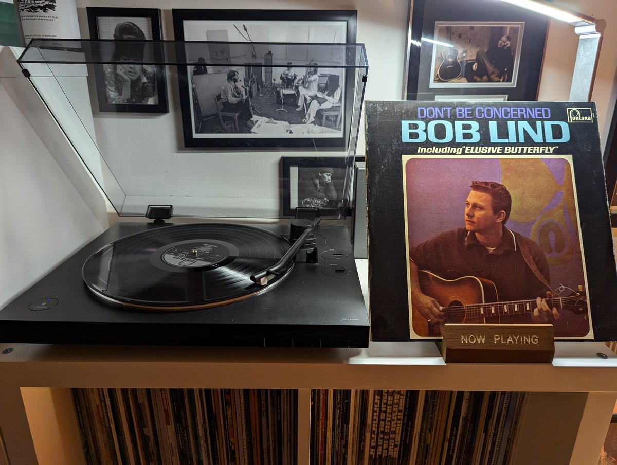 GoodLaughTerry's tweet photo. Still very much with us and indeed, still writing and recording is Bob Lind. Here he is with his debut from '66 which includes, of course, his big hit, 'Elusive Butterfly', but here be other treasures including my personal favourite, 'Unlock The Door'. #Fridayvinyl #BobLind #NP https://t.co/raR5Tk1MSC