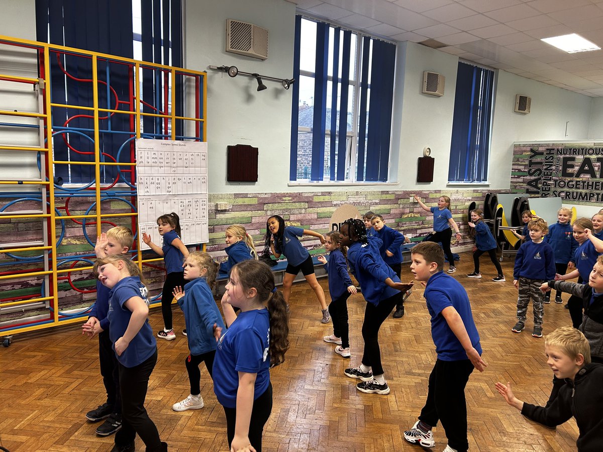 fitzwilliamY3's tweet image. We’ve got the moves in year 3. Showing off our dancing skills.