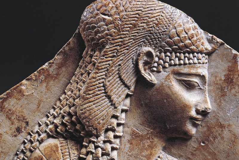 Wonder__Facts's tweet photo. Cleopatra lived closer in time to the moon landing than to the construction of the Great Pyramids. While she ruled in 30 B.C., the Pyramids were built around 2,500 B.C.—a 2,000-year gap! https://t.co/nXWo4sYkau