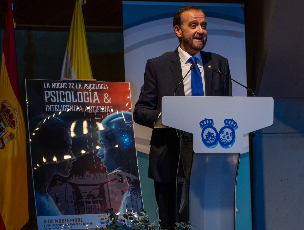 El decano de <a href="/COP_AO/">Ψ Psicología Andalucía Occidental Colegio Oficial</a> <a href="/PepeTenorio8/">Pepe Tenorio</a> señala el crecimiento de la Psicología en los diferentes ámbitos especialmente en la #PsicologíaEmergencias #NochedelaPSICOLOGÍA en el Foro Iberoamericano La Rábida de <a href="/DipuHU/">Diputación de Huelva</a>
