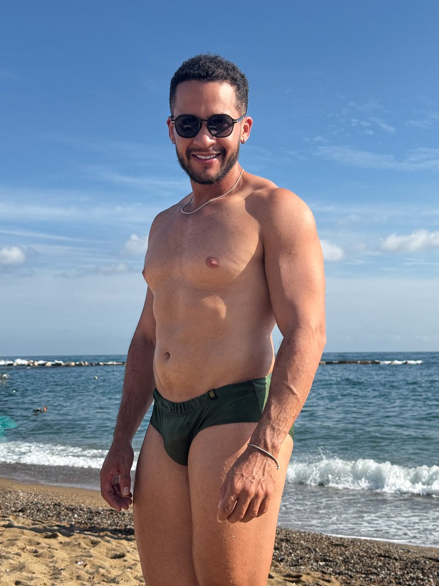 KcinomLeo's tweet photo. Dia de Praia por Barcelona 🏖️😎☀️🇪🇸 https://t.co/Q5wwpHGt32