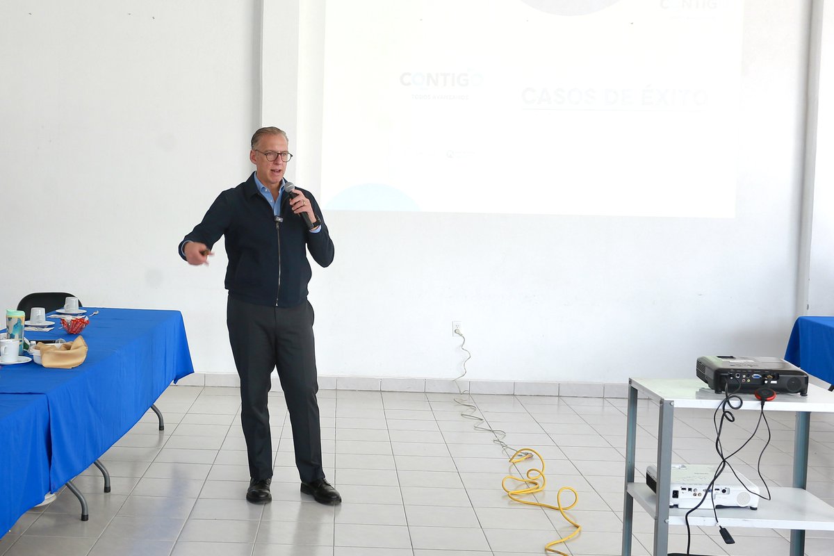SEDESUQro's tweet photo. El secretario @mdelprete se reunió con integrantes de la #FECAP de San Juan del Río, donde compartió las estrategias y acciones que se promueven desde la #SEDESU para fomentar el crecimiento económico a través del cuidado del medio ambiente. #CONTIGO https://t.co/8u7yXUc6fO