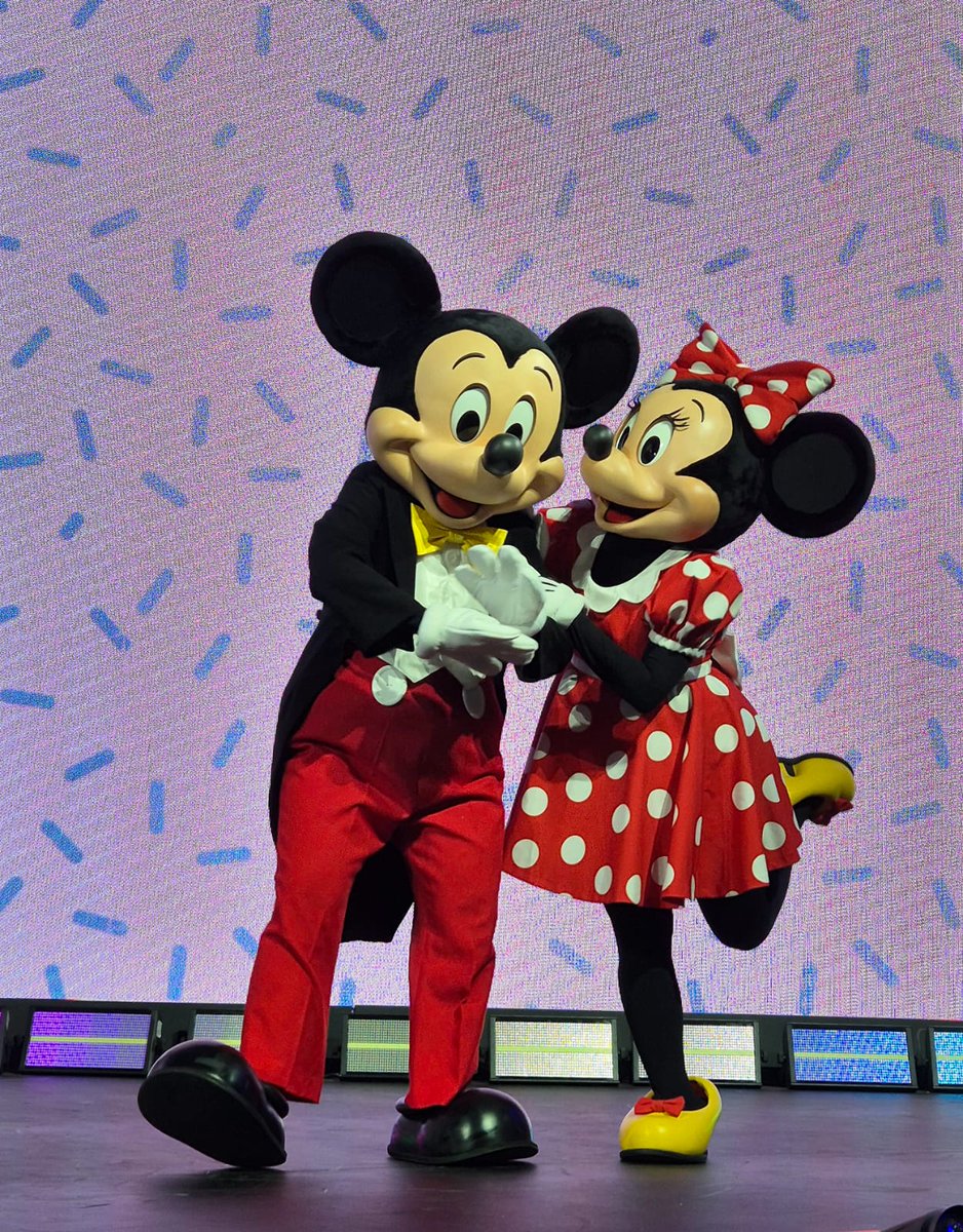 RadioDisneyMX's tweet photo. ¡Ya comenzó la #D23 en Brasil! 🤩✨️
En tu radio te llevamos todos los detalles, quédate muy pendiente de nuestra cobertura especial. 👀💙
#D23Brasil #FansDisney #Disney https://t.co/zAcWL5pLn7