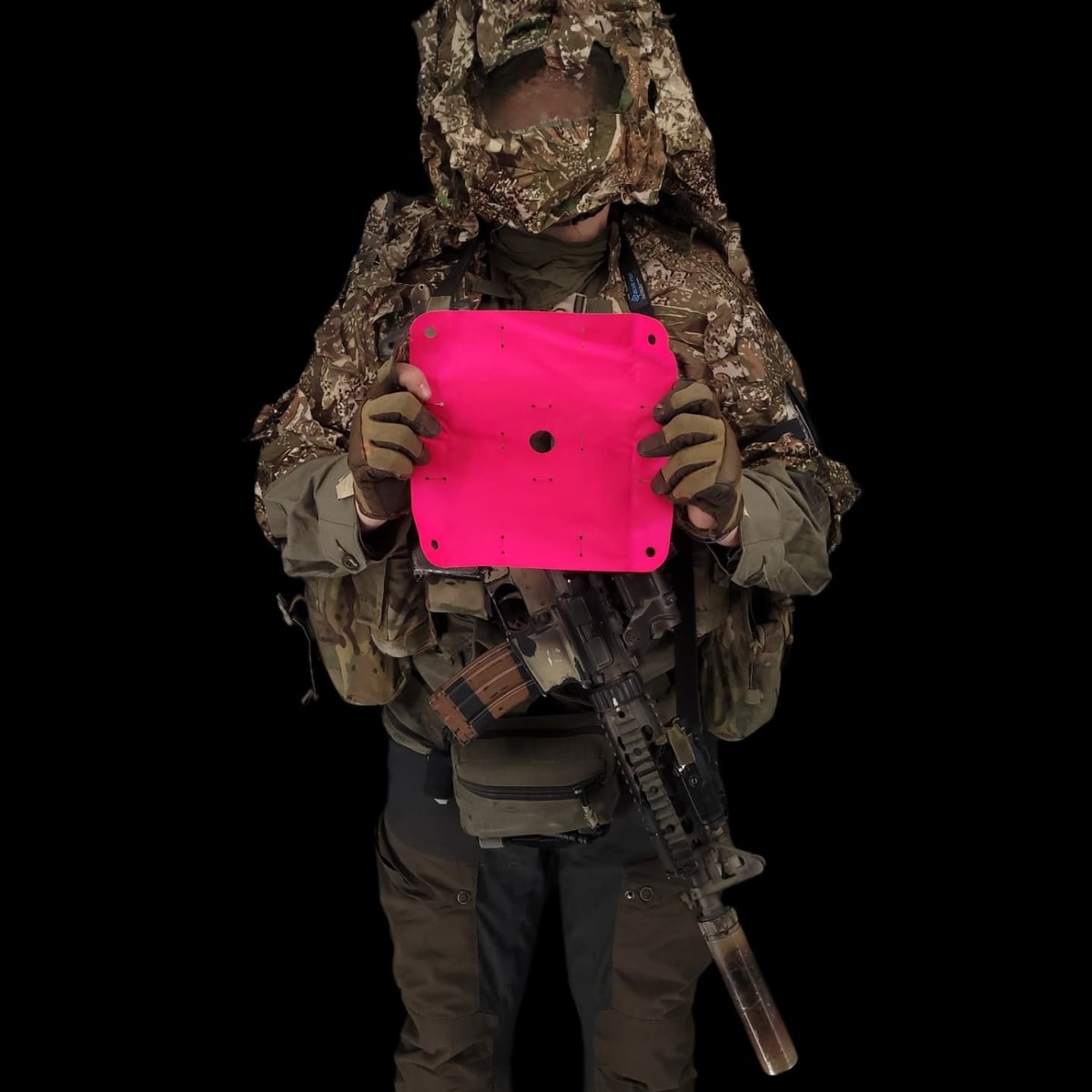 Red.clover.gear tweet media