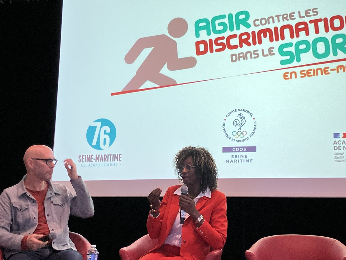 CarineBLOCH's tweet photo. 1 salle comble pour le colloque « Agir contre les #discriminations dans le #sport organisĂ© par lâengagĂ©e @CNallet du #CDOS76. Aux cĂŽtĂ©s dâintervenants inspirants et souvent courageux, @OFouquet @therealbak @AHanquinquant,reprĂ©sentants de @FFF @FFAviron @FondationFIER, Ph Liotard. https://t.co/DY52q1abE9