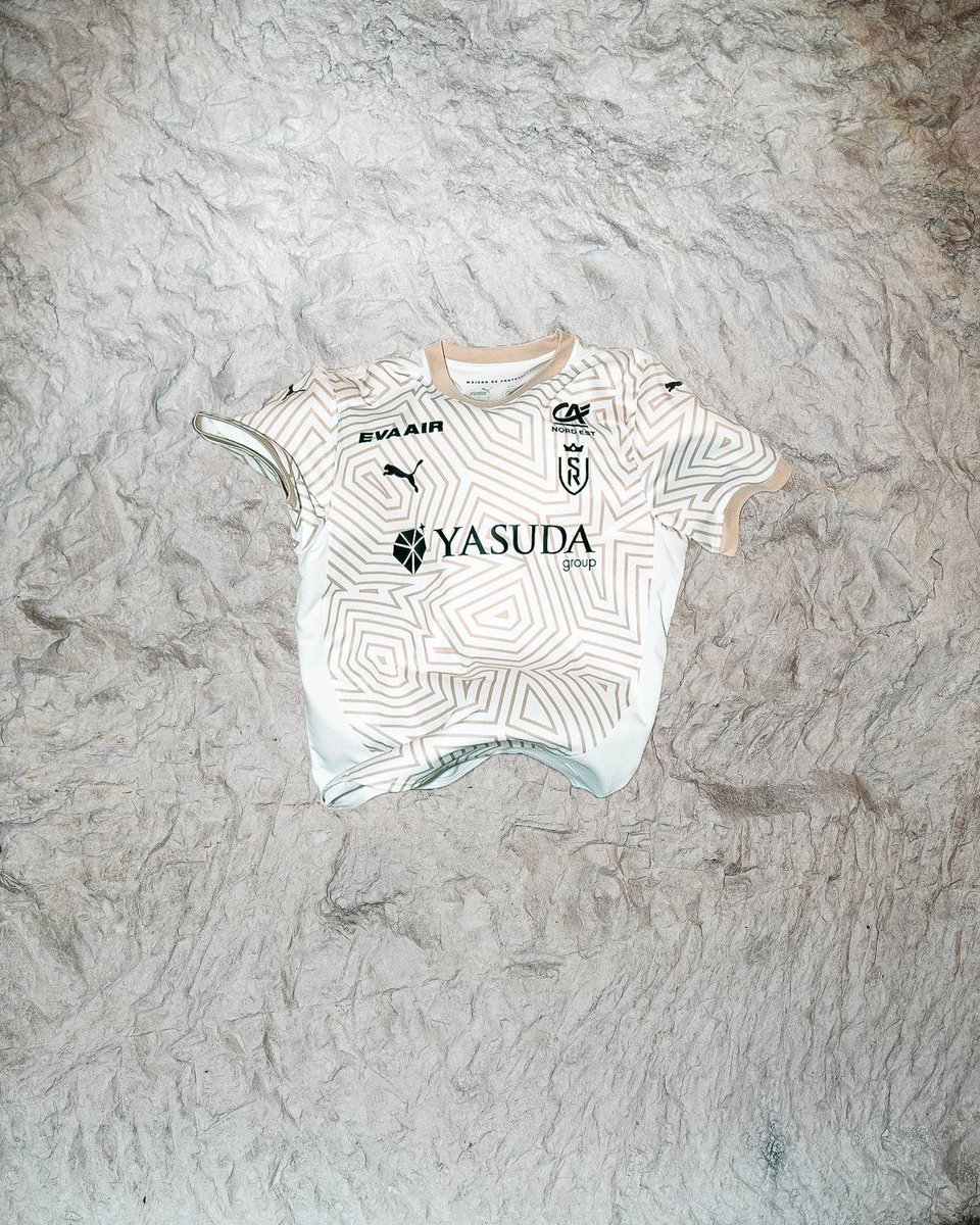 _PointDePenalty's tweet photo. Pour nos rémois tous les maillots de cette saison passent à 85€ avec le code PDP10 (le third quel poulet) 🍾

Home https://t.co/YTYLxwGY48

Away https://t.co/SaDMoesl3K

Third https://t.co/nirl4lF0Rh https://t.co/Hp9w589Ply
