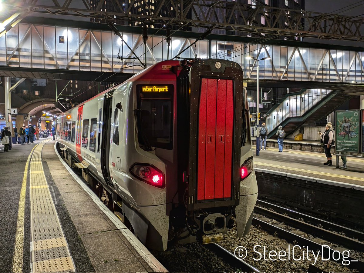 SteelCityDog_'s tweet image. Another one ticked off. @tfwrail #Class197 197125 calls at Manchester Oxford Road with a service to Manchester Airport. And 047 earlier got crossed off heading out into Wales and the borders!
