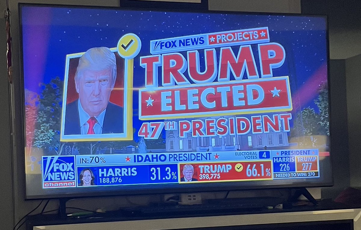 MichaelScire's tweet photo. @therealroseanne What a babbling idiot. America has spoken. https://t.co/8Qyon8uI82