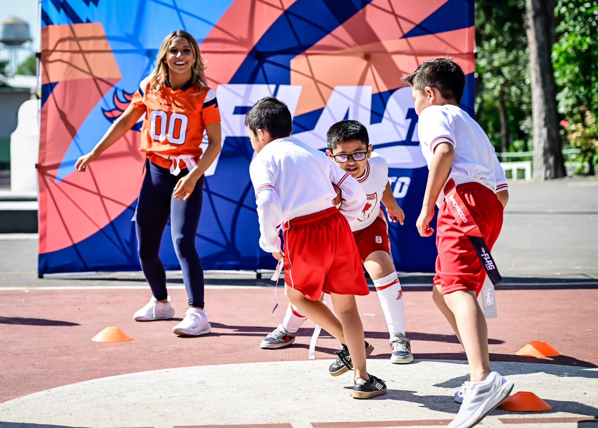DBC_Michaela's tweet photo. Spent the morning practicing our Tochito skills with students in Mexico City 🏈🇲🇽

#MexicoEsBroncosCountry | #DBC2024 https://t.co/RRKIZSpMBD