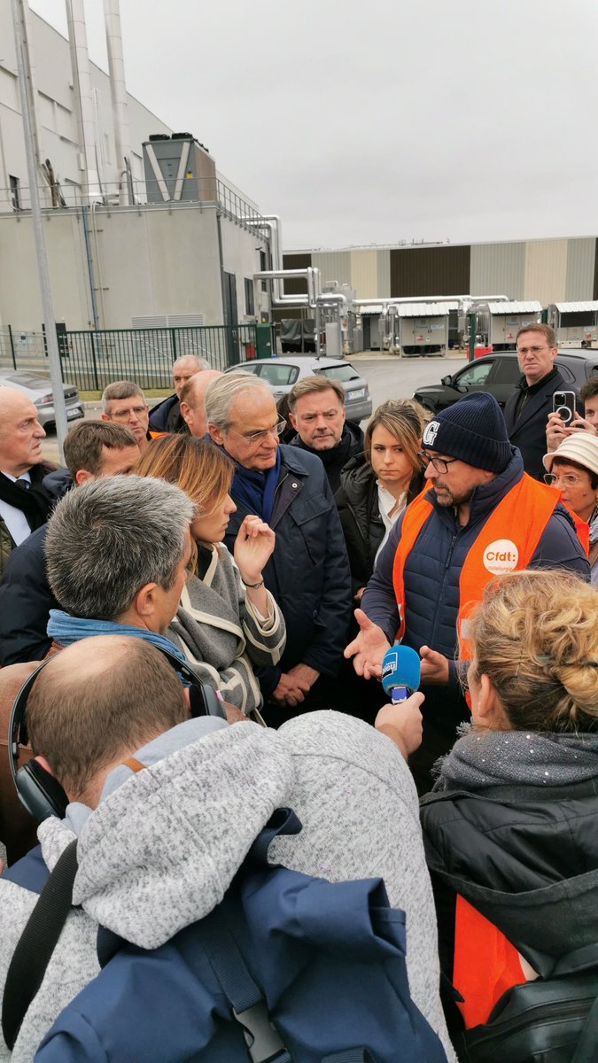 BasedRuffin's tweet image. Valéo, Auchan, Watts, Metex... Réception de Maud Bregeon, porte-parole du gouvernement, avec les syndicats : quand est-ce qu'on fout ceux qui se gavent en taule et qu'on relocalise de force notre industrie tout en faisant sauter la prison qu'est l'Union Européenne ?