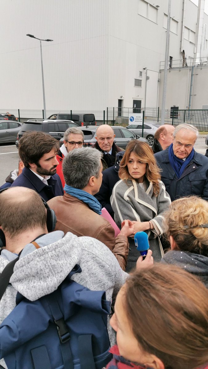 BasedRuffin's tweet image. Valéo, Auchan, Watts, Metex... Réception de Maud Bregeon, porte-parole du gouvernement, avec les syndicats : quand est-ce qu'on fout ceux qui se gavent en taule et qu'on relocalise de force notre industrie tout en faisant sauter la prison qu'est l'Union Européenne ?