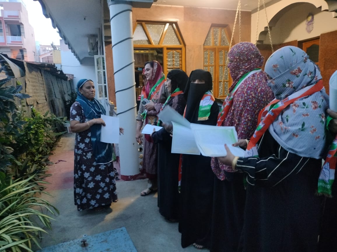 SumaiyaInc's tweet photo. DAY 6,Door to door campaigning done in ward no:21 &amp; 23 channapatna by election @kharge @RahulGandhi @priyankagandhi @rssurjewala @kcvenugopalmp @DKShivakumar @siddaramaiah @RLR_BTM @LambaAlka https://t.co/xTLsrxKkfR