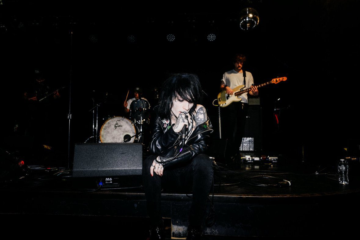 JohnnieGuilbert's tweet photo. Played my first show in 2 years had a fantastic time.
Thank you all for showing up and to all my friends/management/band/family for supporting me and giving me love.
Excited to play more live shows have some cool ones planned. See you soon.

📸 maxamillionpolo https://t.co/RWJNzrmG9n