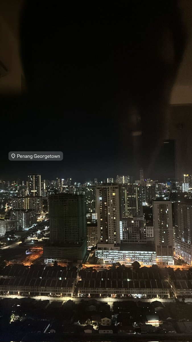 DeAndre_141's tweet photo. This town looks breathtaking at night 🌉 😍  #Penang #georgetown #malaysia https://t.co/DUcqKCQEXe