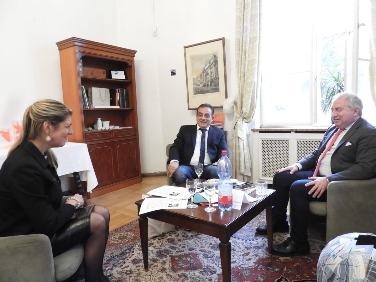 f_abate_mm's tweet photo. Besuch beim italienischen #Generalkonsul #Sergio #Maffettone in München. Das Generalkonsulat ist in der Kustermann-Villa in München untergebracht. Ganz herzlichen Dank an den Generalkonsul und sein gesamtes Team für die Einladung zum sehr interessanten persönlichen #Gespräch! https://t.co/T5q3LsvW7C