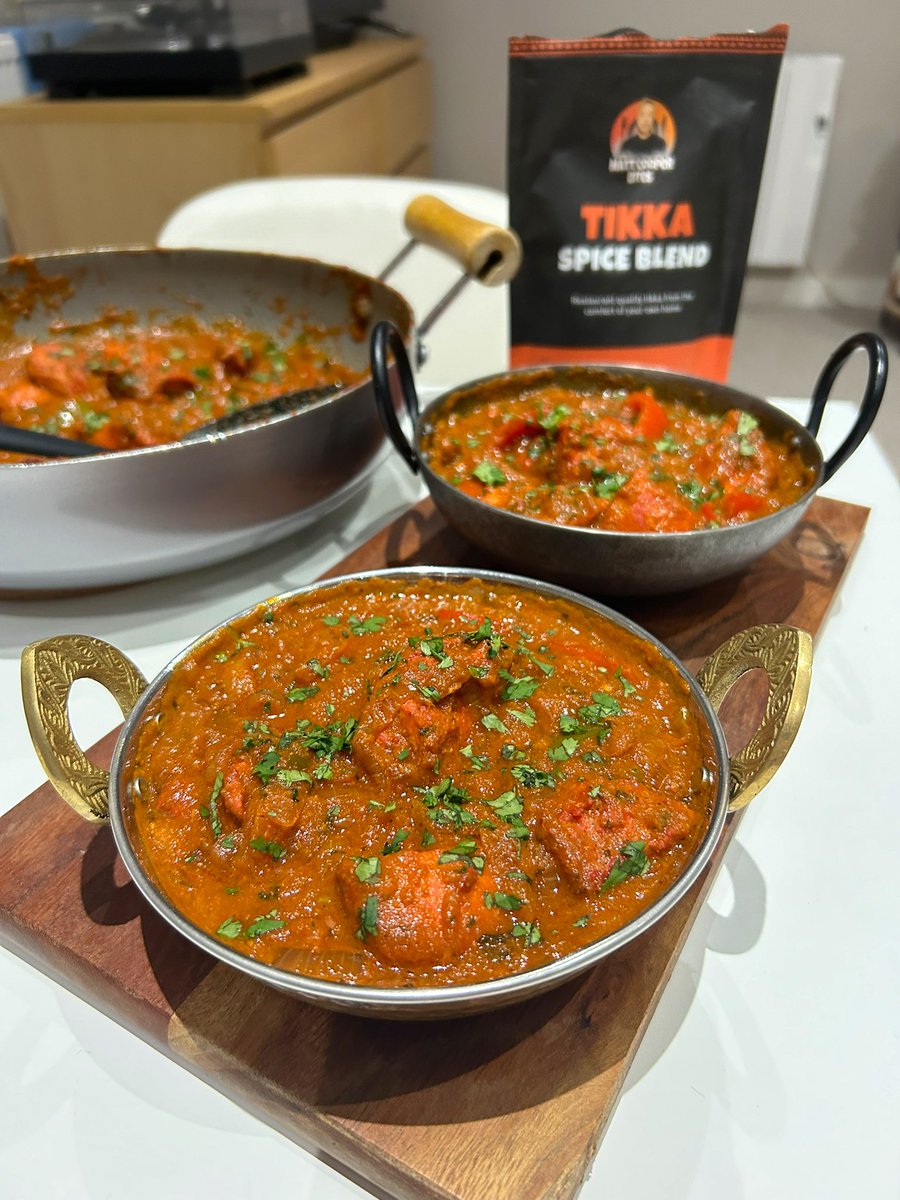 Matt_Hutson's tweet photo. The best part of the week is here…

- Chicken Tikka Jalfrezi

Been buzzing for this since I got up this morning. @MattCooperBites Tikka Spice Blend works so well with this one 😍

Friday Night is Curry Night 🌶️🔥 https://t.co/9WxvT8ZwxP